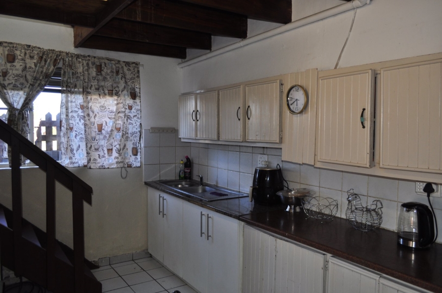 6 Bedroom Property for Sale in Wavecrest Eastern Cape